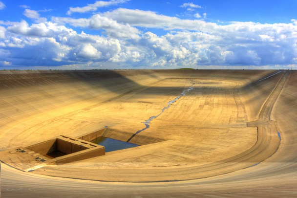 チェコ共和国でのポンプの水力発電所の上部ダムを空 - 写真・画像