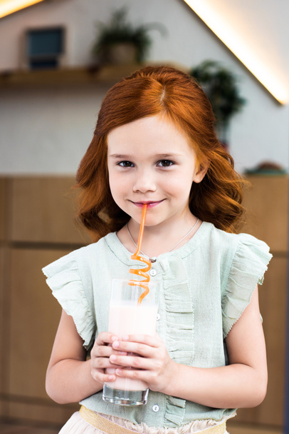 girl drinking milkshake in cafe - Φωτογραφία, εικόνα