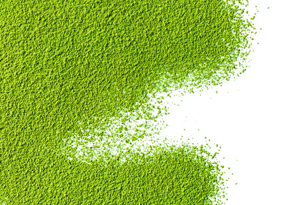 w proszku herbaty matcha zielonej na białym tle - Zdjęcie, obraz