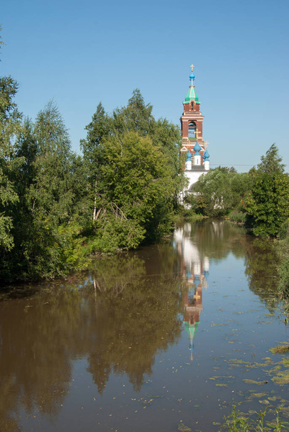 die Kirche der Fürbitte der seligen Jungfrau in juriew-polski - Foto, Bild
