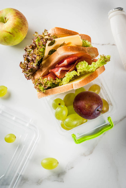Gezonde lunchbox op school - Foto, afbeelding