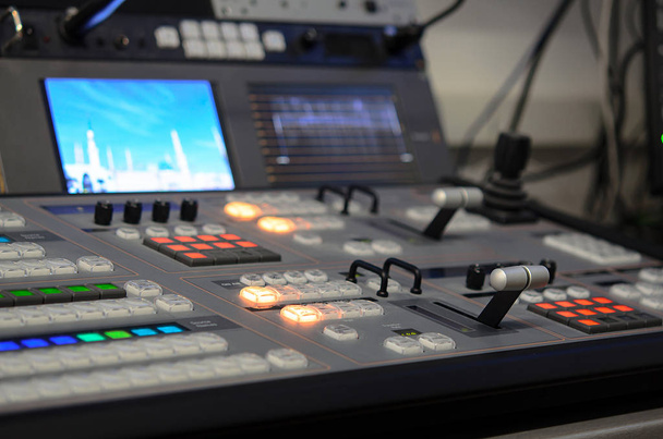 Mesa de mezclas de control de vídeo y audio, radiodifusión de televisión
 - Foto, imagen