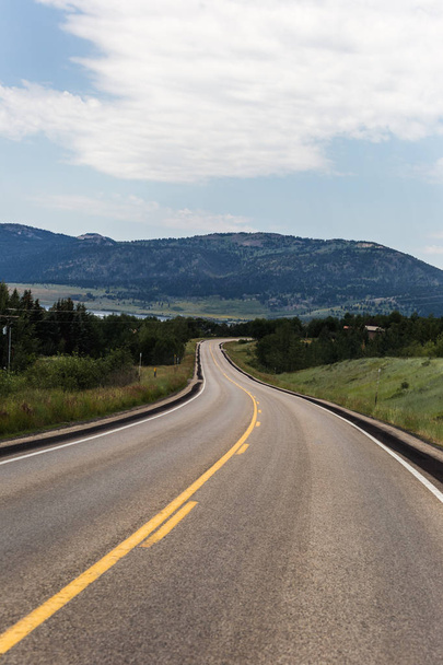 Curved Highway and Green Hills - Fotografie, Obrázek
