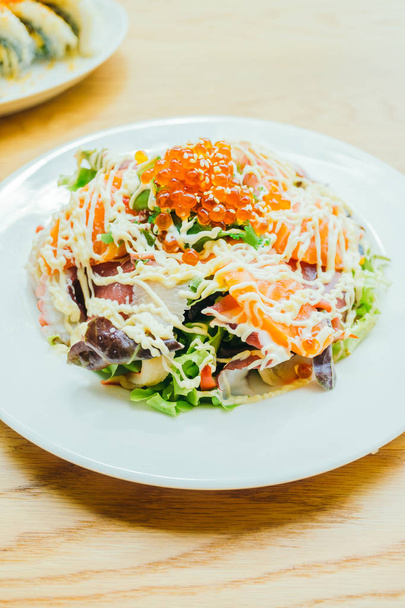 Salade de fruits de mer sashimi
 - Photo, image