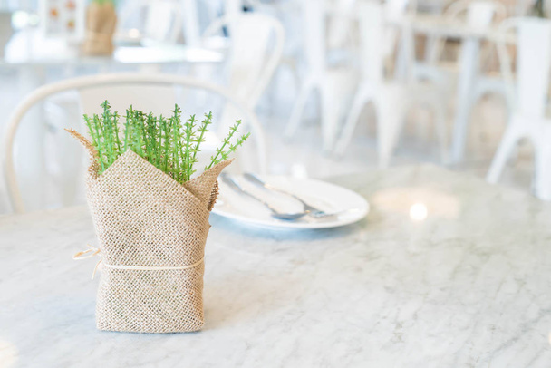 plant on dinning table - Foto, immagini