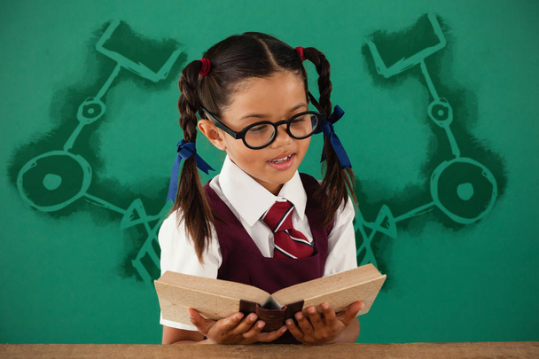 schoolgirl reading book  - Foto, imagen