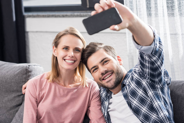 couple taking selfie on smartphone - Fotó, kép
