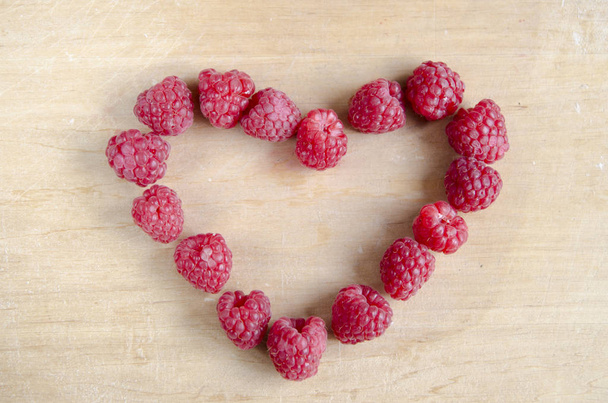 Heart of many Pink Raspberries - Fotoğraf, Görsel