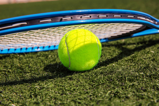 Tennis ball and racket  - Foto, afbeelding