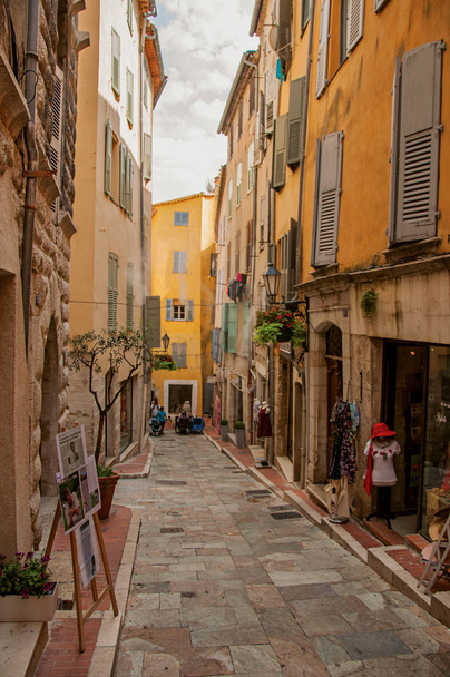View of narrow street and buildings with shops in Grasse. - Photo, image