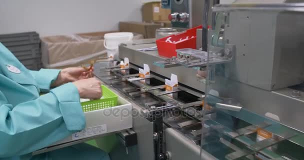 Εργασίας διαδικασία στην ιατρική εργοστάσιο - Πλάνα, βίντεο