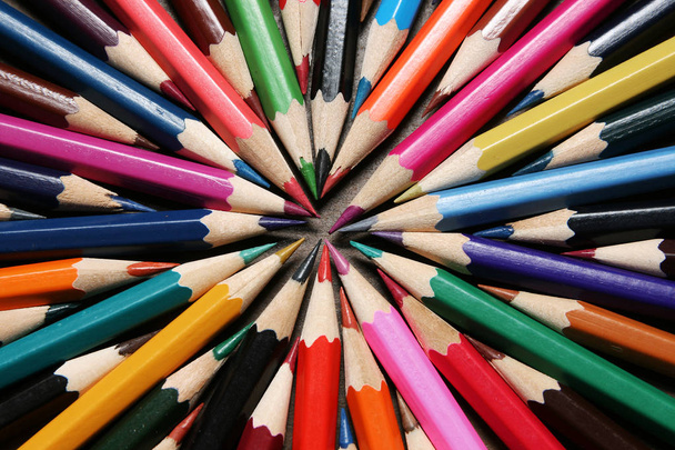 pencils arranged in a circle  - Foto, afbeelding