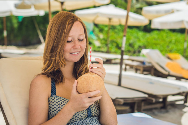 woman drinking coconut milk  - Zdjęcie, obraz
