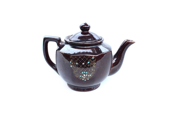 olla de té de cerámica en aislado
 - Foto, imagen