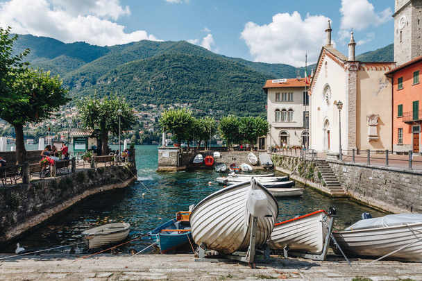 Kiva kylä Como-järvellä. Lombardiaa. Italia
 - Valokuva, kuva