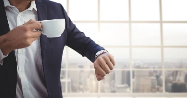 man holding cup of coffee  - Zdjęcie, obraz