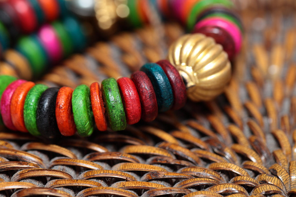 Крупный план красочного индийского браслета
. - Фото, изображение