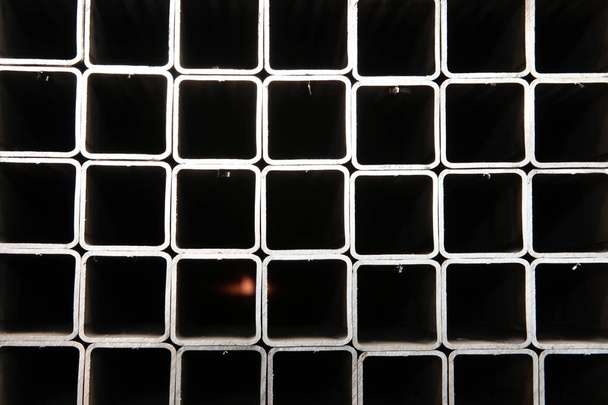 Profili di acciaio quadrati di nuova fabbricazione
  - Foto, immagini