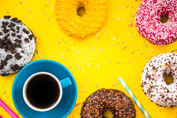 Coffee and donuts vibrant flat lay design - Foto, imagen