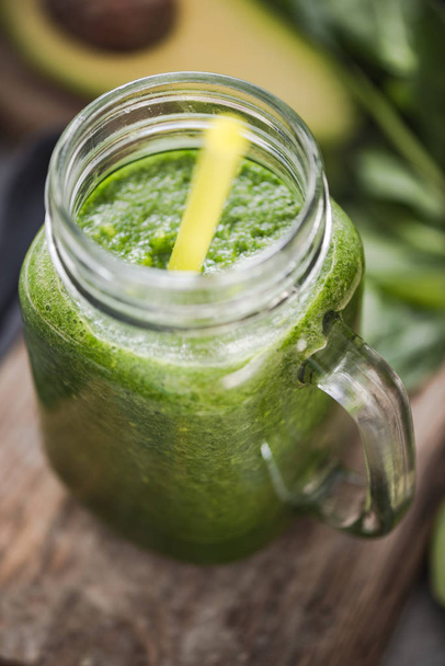 Refreshing green smoothie, wellbeing and healthy eating - Фото, зображення