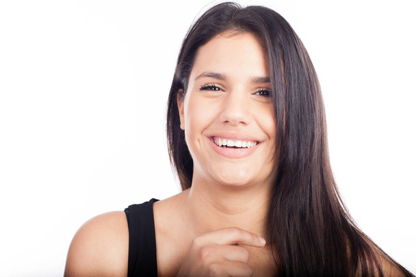 Χαμογελαστή γυναίκα με καθαρό δέρμα  - Φωτογραφία, εικόνα