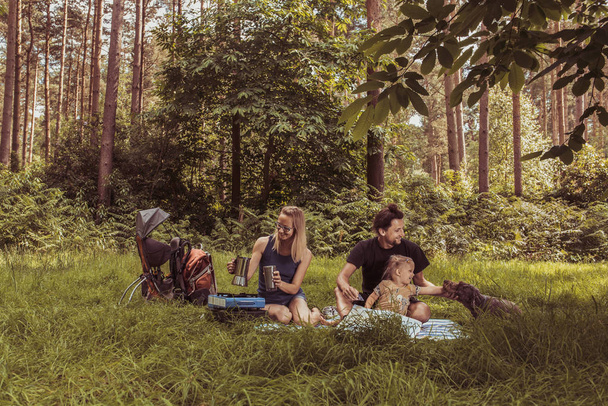 Backpackers family dining in nature - Photo, Image