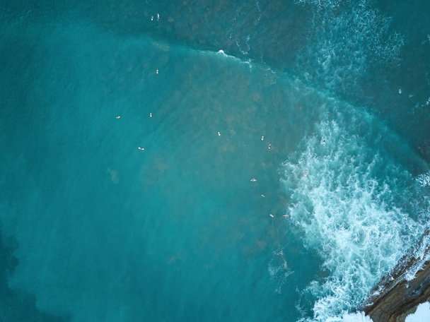 Gruppo di surfisti in attesa di onda
 - Foto, immagini