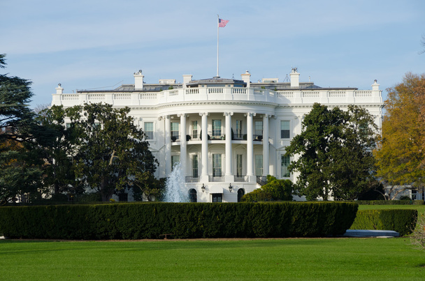 A Casa Branca no Outono
 - Foto, Imagem