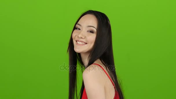 Asian girl posing in camera and she smiling. Green screen - Felvétel, videó