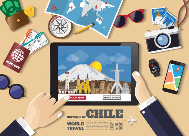 Mão segurando tablet inteligente reserva destino de viagem. Chile famo
 - Vetor, Imagem