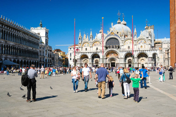 Platz vor der Basilica di San Marco in Venedig - Foto, Bild