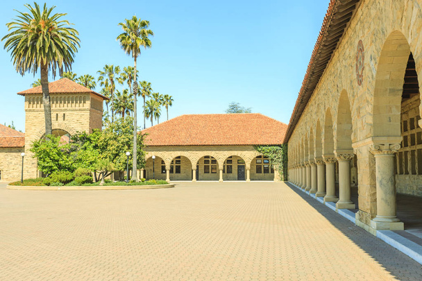 Universidade Stanford em Paolo Alto
 - Foto, Imagem