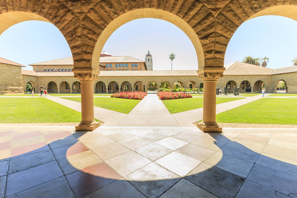 Стэнфордский университет в Паоло-Альто
 - Фото, изображение