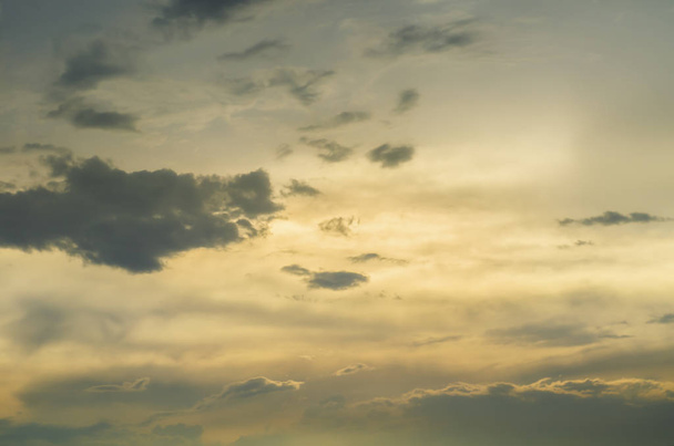 красиві хмари в небі на фоні заходу сонця абстрактний фон природи
 - Фото, зображення