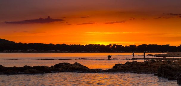 Auringonlasku myrsky kauniita värejä Adrianmeren rannikolla kesällä
 - Valokuva, kuva