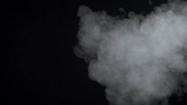 Λευκό θολό καπνό των ηλεκτρονικών τσιγάρων - Πλάνα, βίντεο