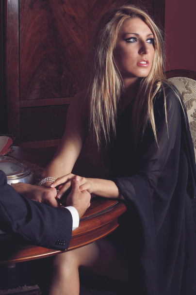 Elegant and beautiful woman holding hands - Fotografie, Obrázek