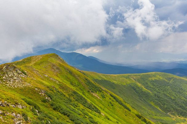 green mountain ridge, Carpathians Ukraine - Foto, afbeelding