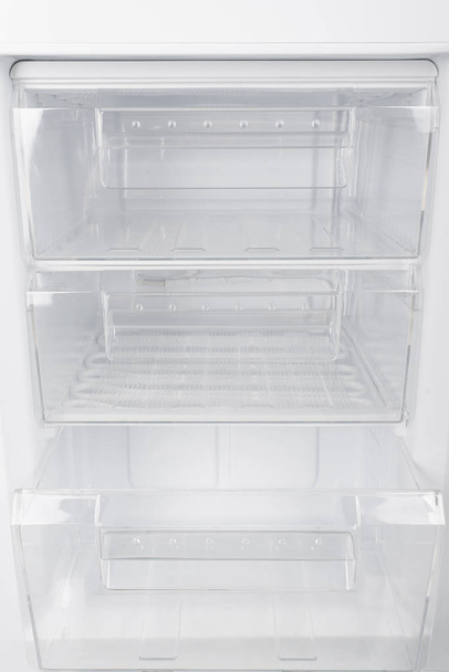 Réfrigérateur blanc isolé sur fond blanc
 - Photo, image