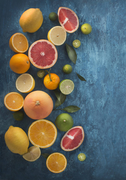slices of fresh citrus fruits - Valokuva, kuva