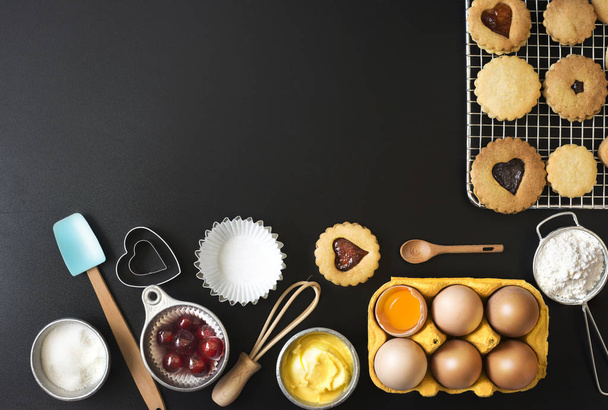 składniki do pieczenia i domowe ciasteczka - Zdjęcie, obraz