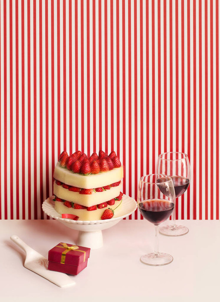 festive cake with fresh strawberries - Photo, Image