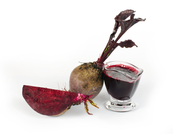 Red beets with leaves, slice beets and jug with juice - 写真・画像