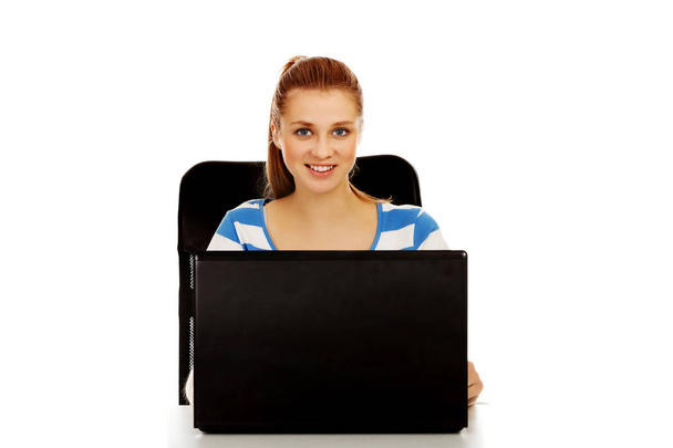 Teenage smiling woman using laptop - Valokuva, kuva
