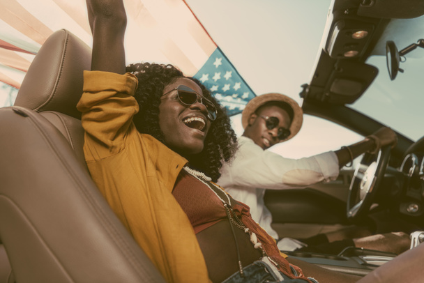 african american couple riding car - Foto, afbeelding