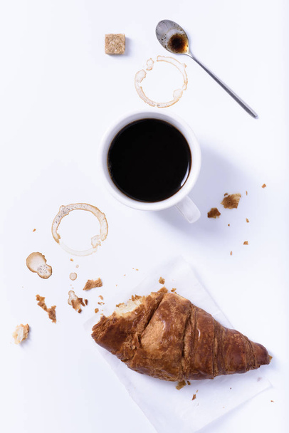 Coffee cup with croissant on white background, breakfast, coffee - Fotoğraf, Görsel