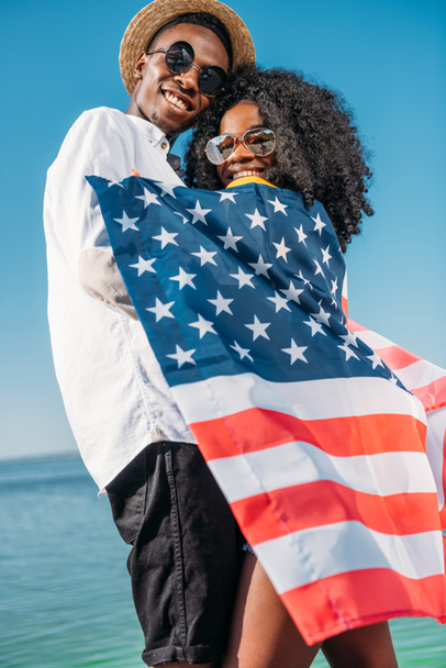 african american couple hugging each other - Фото, зображення