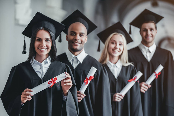 Graduates in university - Foto, Bild
