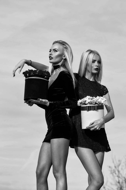 girls with flowers in box - Foto, Imagem