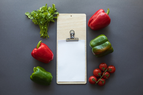 vegetables with blank paper and cutting board - Foto, Imagem